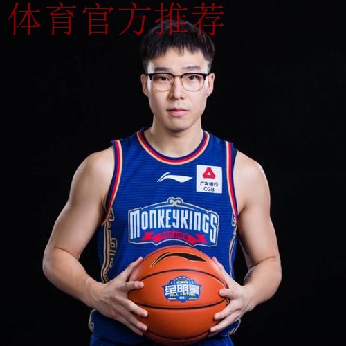 杨皓喆分享篮球技巧片段:基础的单边配合创造多打少进攻机会 杨皓喆分享篮球技巧片段:基础的单边配合创造多打少进攻机会